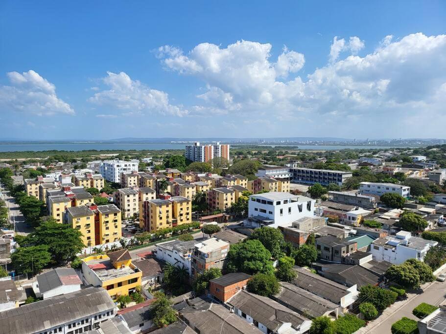 Great Location Close To Airport Apartment *